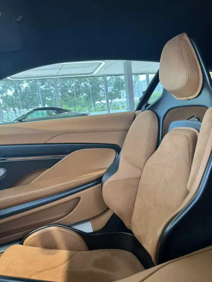 Aston Martin DB12 2024 Model 4.0T V8 Coupe – фото 9