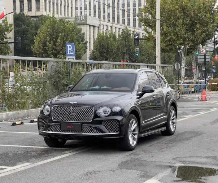 Bentayga 2022 Model 4.0T V8 – фото 1