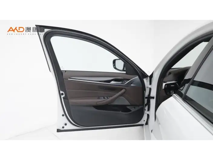BMW 5 Series 2022 Model Facelift II 525Li M Sports Set – фото 10