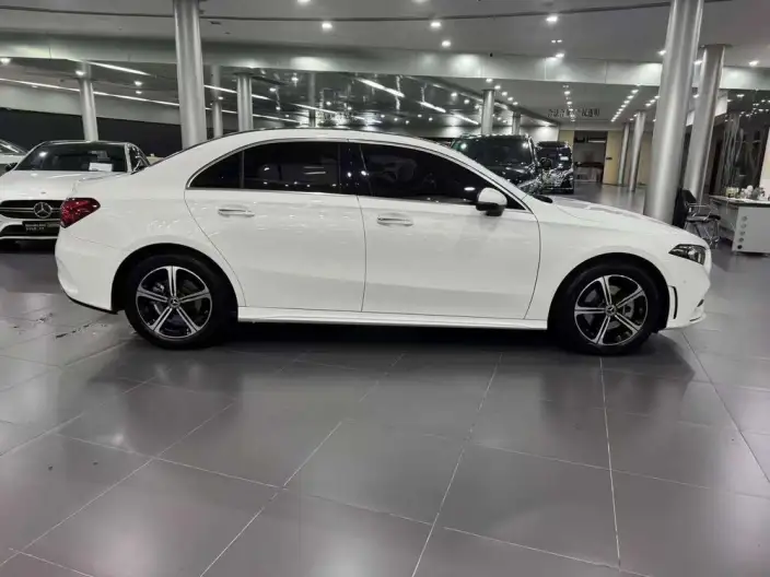 Mercedes-Benz A-class 2022 Model A 200 L Sports sedan Fashion Edition – фото 8