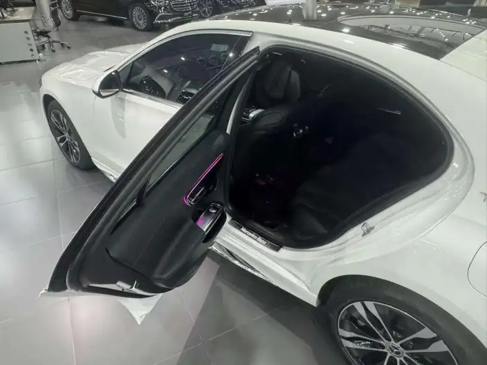Mercedes-Benz C-Class PHEV 2024 Model C 350 eL – фото 9