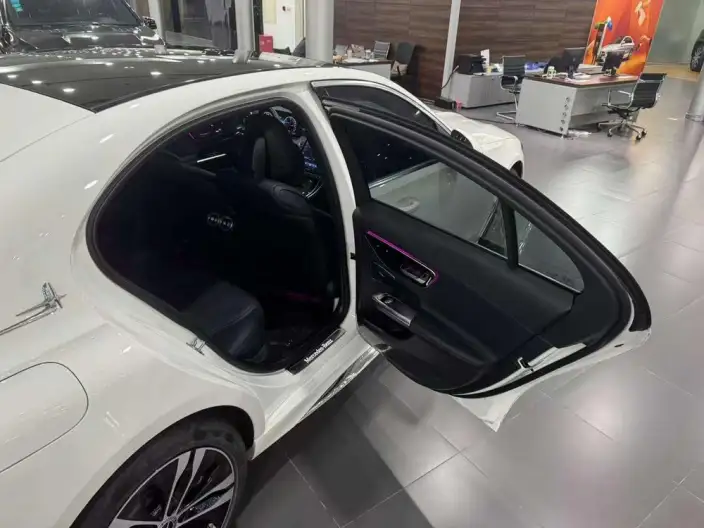 Mercedes-Benz C-Class PHEV 2024 Model C 350 eL – фото 10