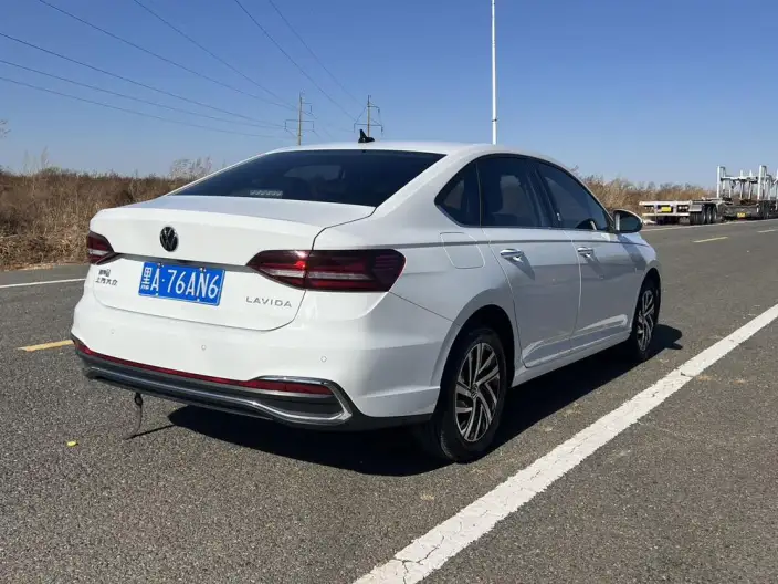 Volkswagen Lavida 2023 Model Facelift 1.5L Automatic Five million editions – фото 7
