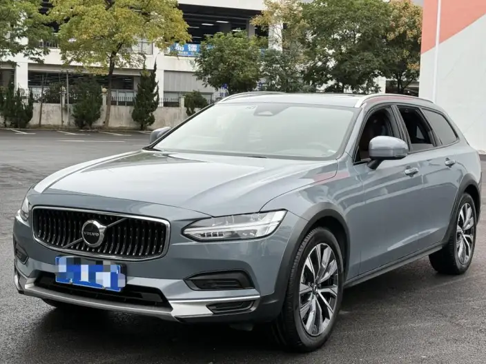 Volvo V90 2023 Model Cross Country B5 AWD Zhiyuan Edition