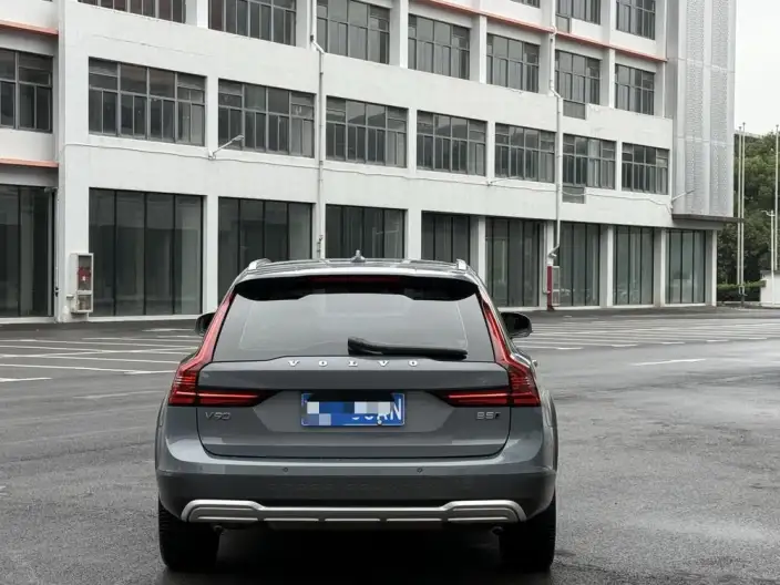 Volvo V90 2023 Model Cross Country B5 AWD Zhiyuan Edition