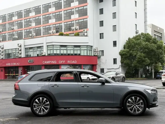 Volvo V90 2023 Model Cross Country B5 AWD Zhiyuan Edition – фото 6