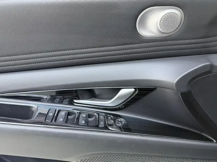 Hyundai Ioniq 2023 Model 1.5L CVT LUX Premium Edition – фото 9