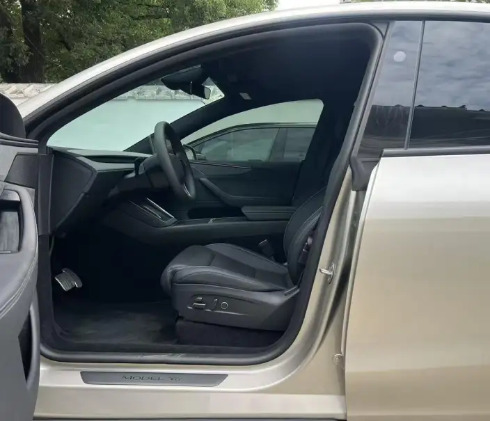 Model Y L 2026 Model Standard Edition – фото 9