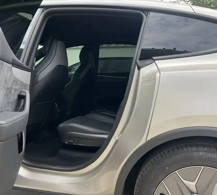 Model Y L 2026 Model Standard Edition – фото 10