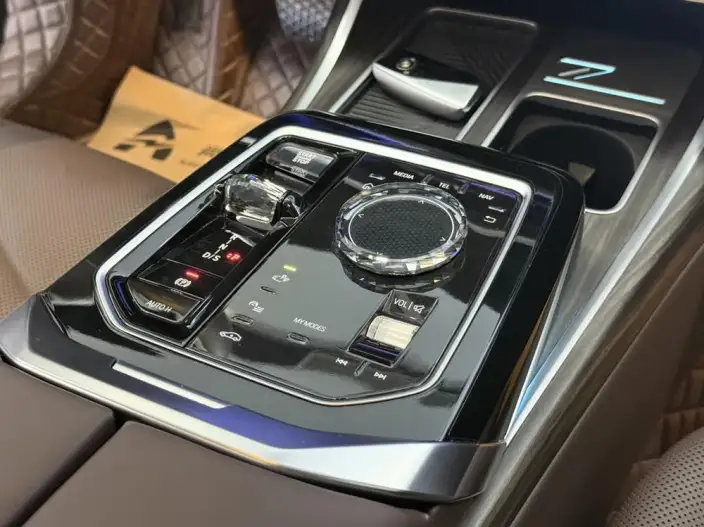 BMW 7 Series 2023 Model 735Li Luxury Set – фото 9