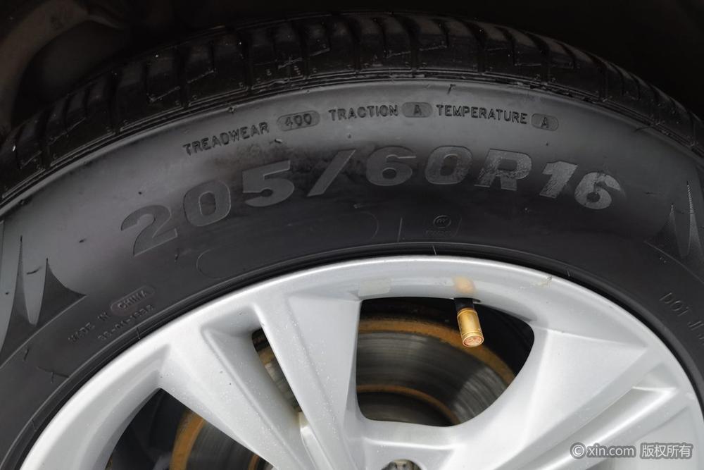 Ford Focus 2012 Hatchback 1.6L Automatic Style – фото 9