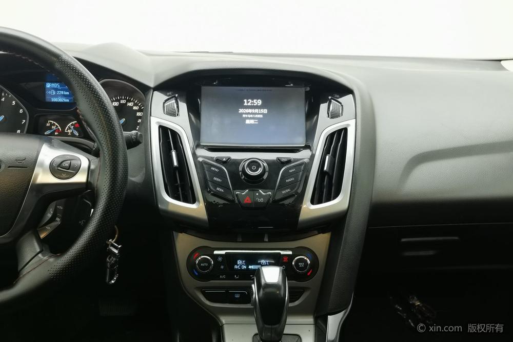 Ford Focus 2012 Hatchback 1.6L Automatic Style – фото 12