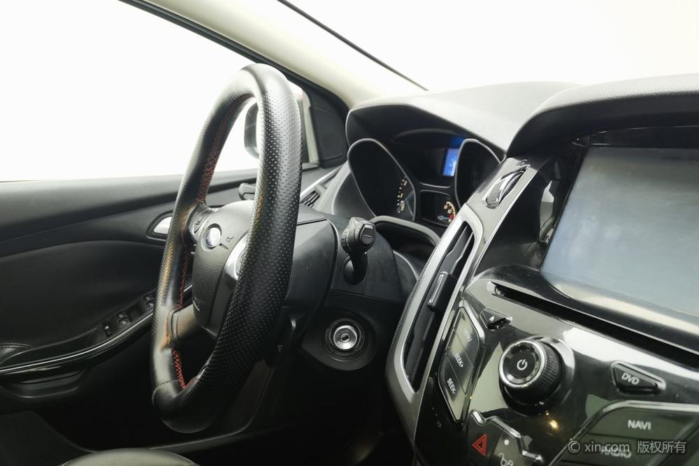 Ford Focus 2012 Hatchback 1.6L Automatic Style – фото 13