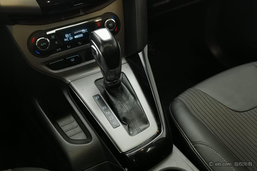 Ford Focus 2012 Hatchback 1.6L Automatic Style – фото 16