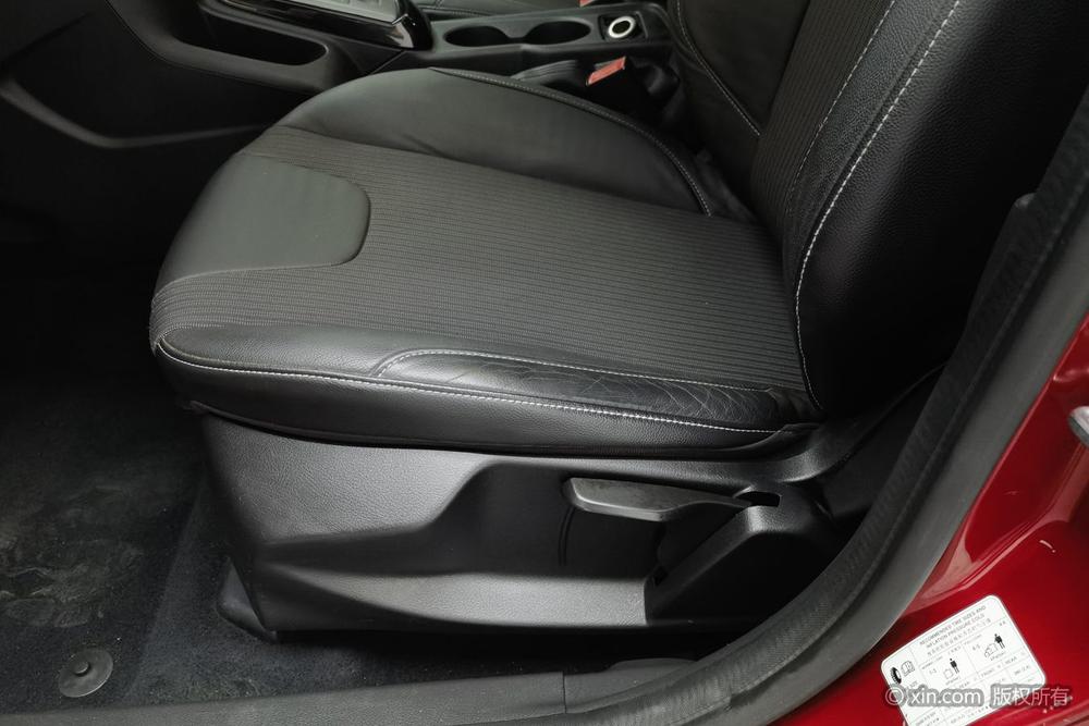 Ford Focus 2012 Hatchback 1.6L Automatic Style – фото 19