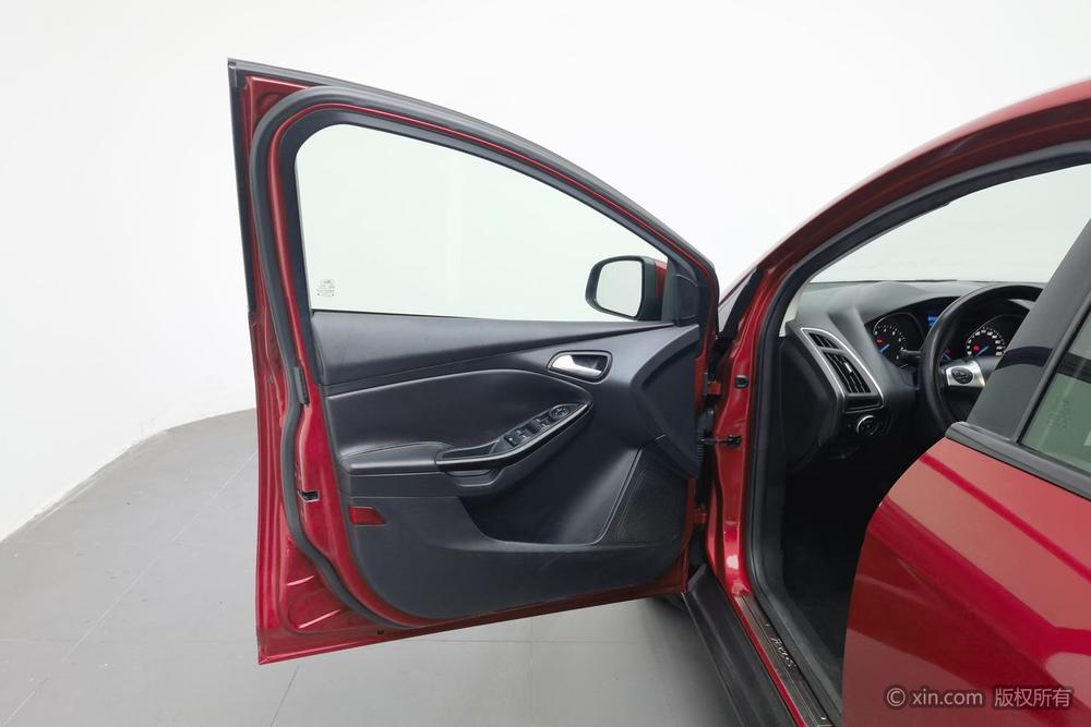 Ford Focus 2012 Hatchback 1.6L Automatic Style – фото 22
