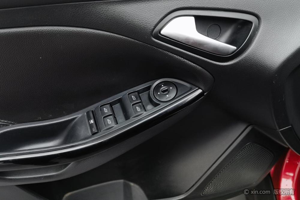 Ford Focus 2012 Hatchback 1.6L Automatic Style – фото 23
