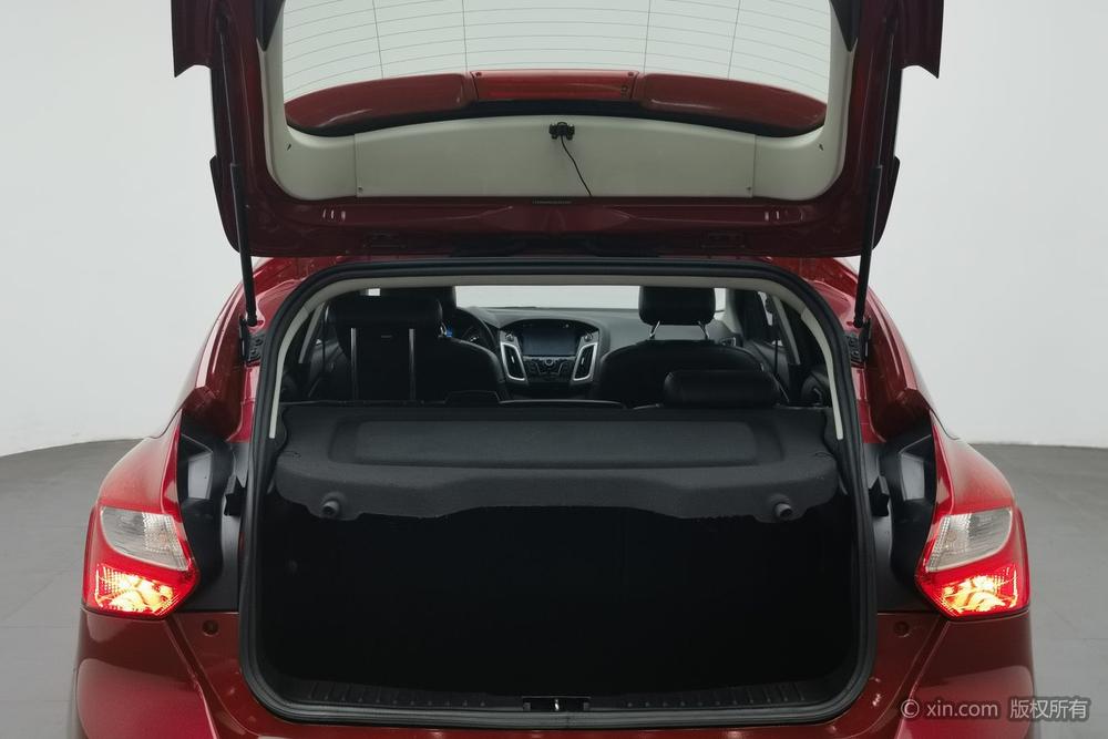 Ford Focus 2012 Hatchback 1.6L Automatic Style – фото 24