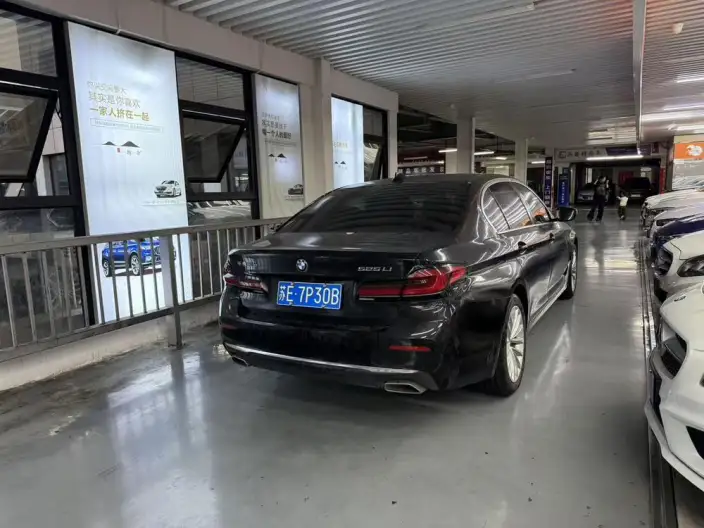 BMW 5 Series 2022 Model 525Li Luxury Set – фото 6
