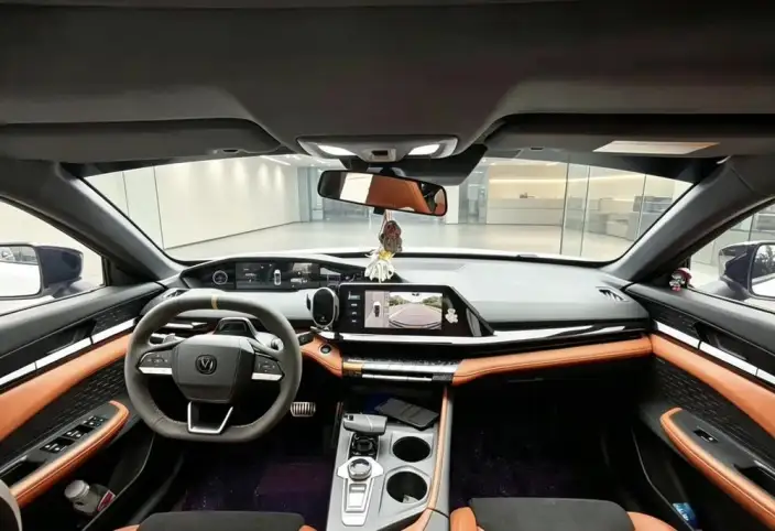 Changan UNI-V 2022 Model 1.5T Sports Edition – фото 6
