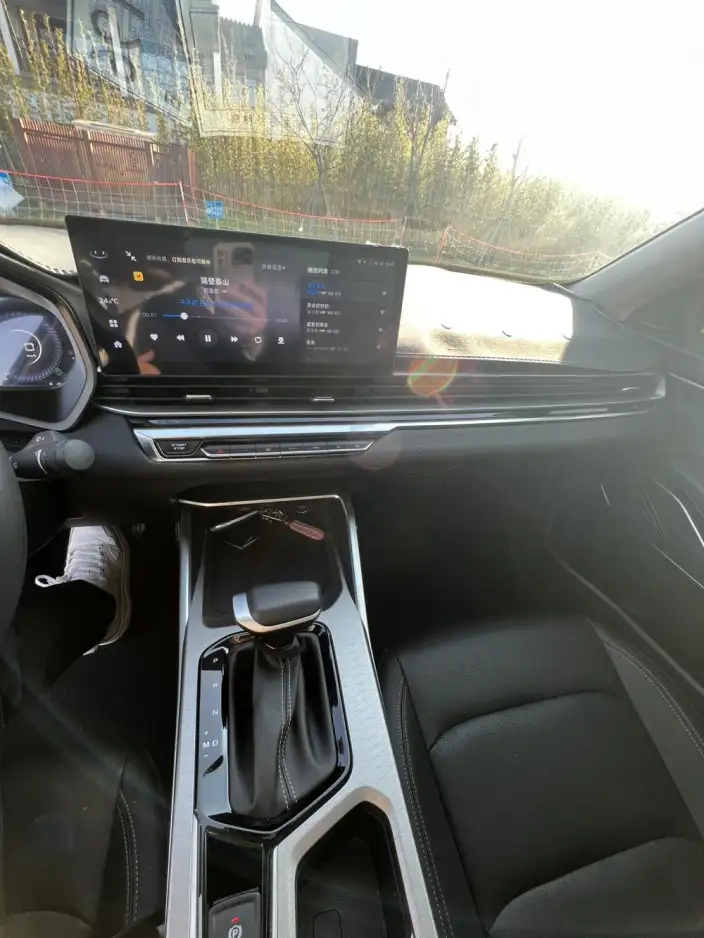 Geely Emgrand 2022 Model No. 4 Gen 1.5L CVT Elite Model – фото 8