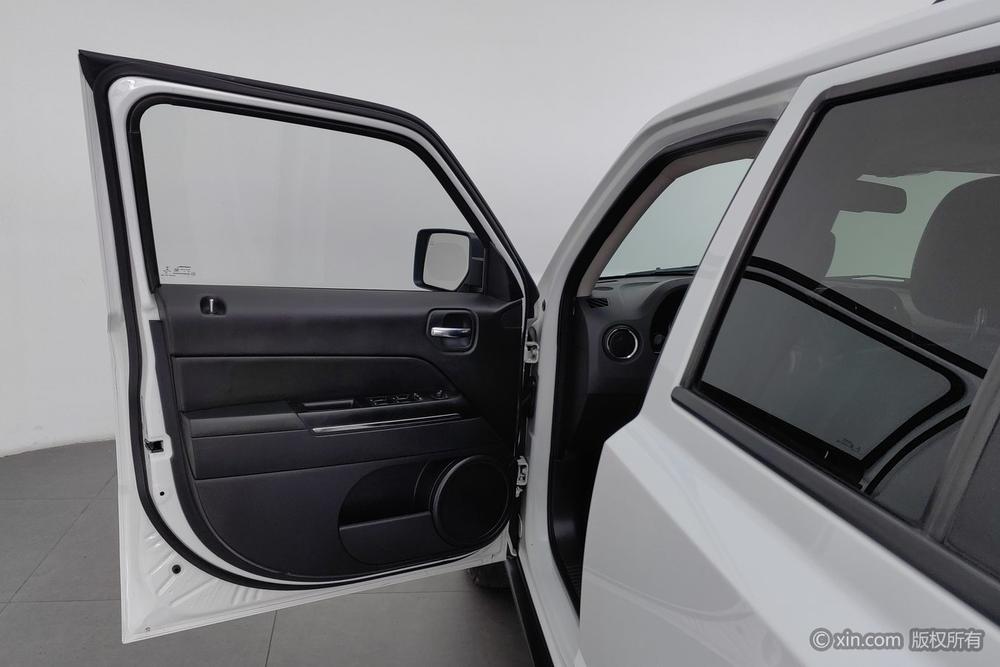 Jeep Patriot 2015 модификация 2.4L Luxury Навигация Edition – фото 21