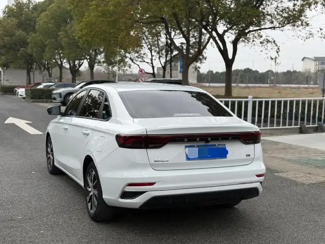 Geely Emgrand 2022 Model No. 4 Gen 1.5L CVT Luxury Model – фото 4