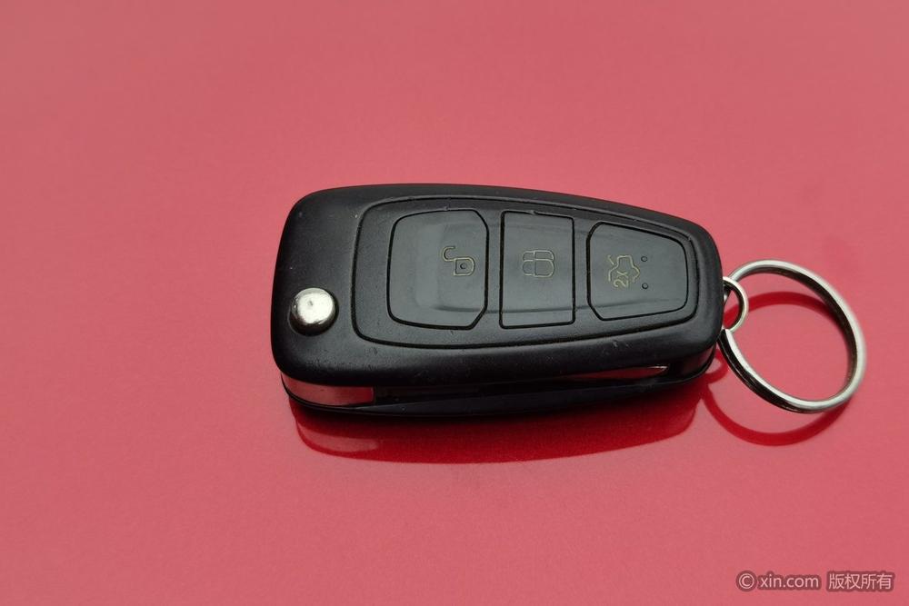 Ford Focus 2012 Hatchback 1.6L Automatic Comfort – фото 6
