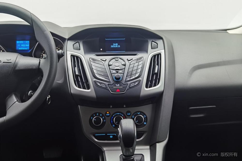 Ford Focus 2012 Hatchback 1.6L Automatic Comfort – фото 9