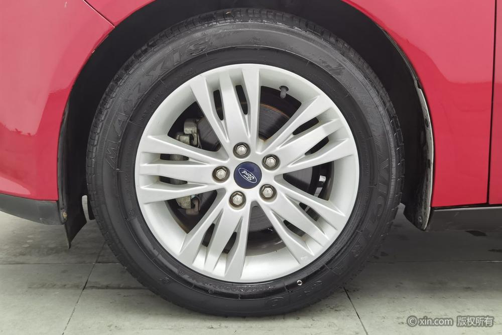 Ford Focus 2012 Hatchback 1.6L Automatic Comfort – фото 11