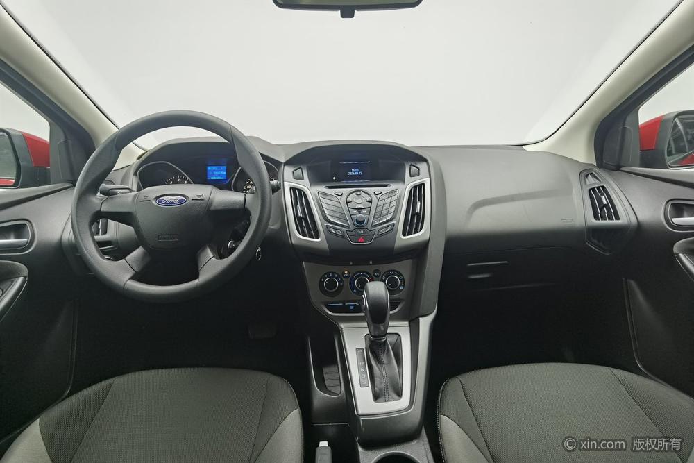 Ford Focus 2012 Hatchback 1.6L Automatic Comfort – фото 12