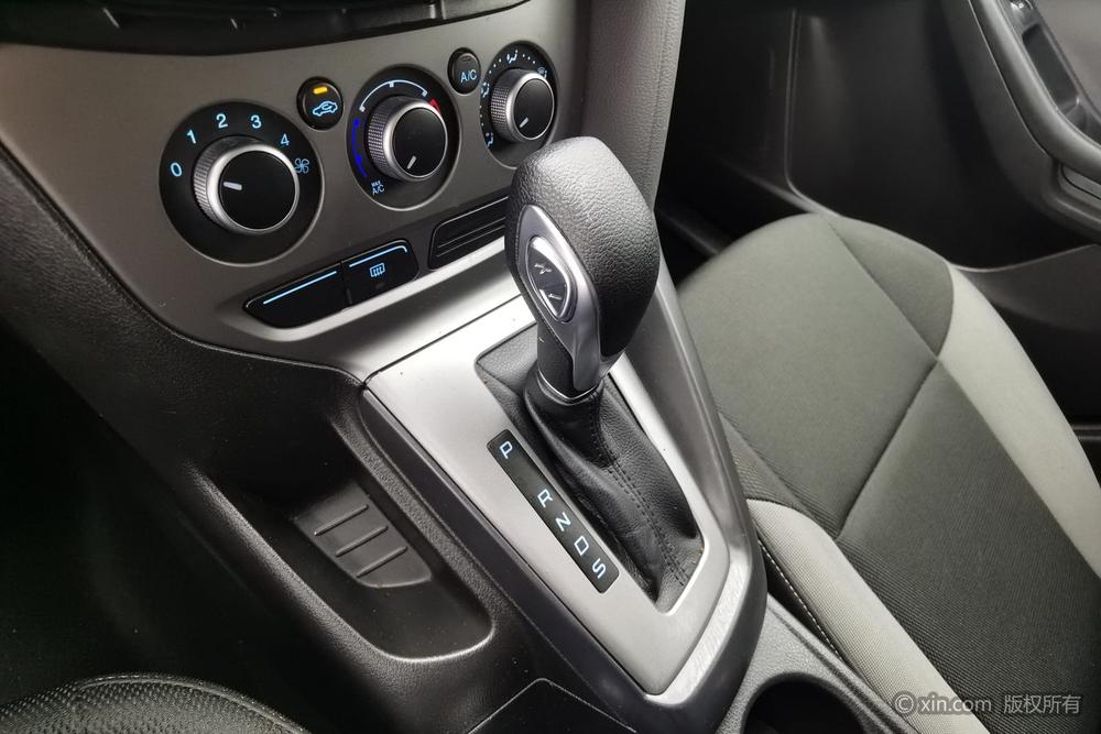 Ford Focus 2012 Hatchback 1.6L Automatic Comfort – фото 14