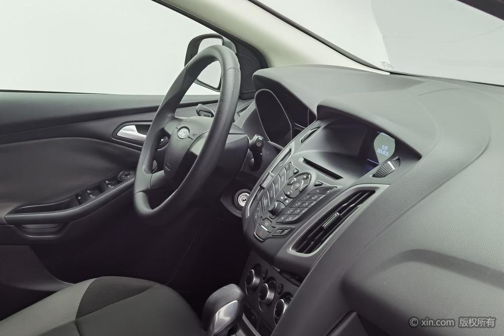 Ford Focus 2012 Hatchback 1.6L Automatic Comfort – фото 16