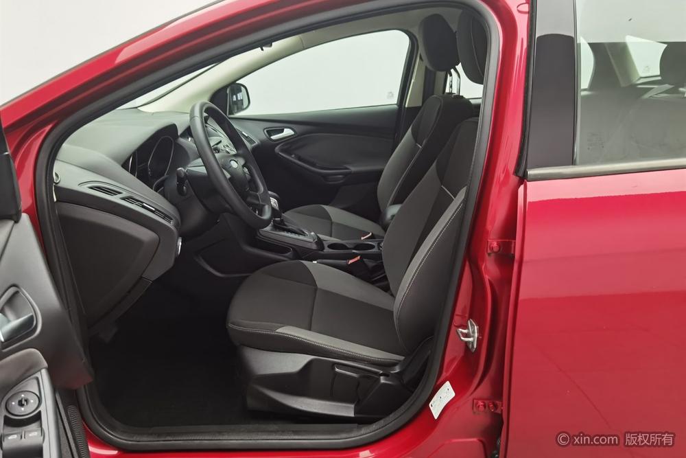 Ford Focus 2012 Hatchback 1.6L Automatic Comfort – фото 17