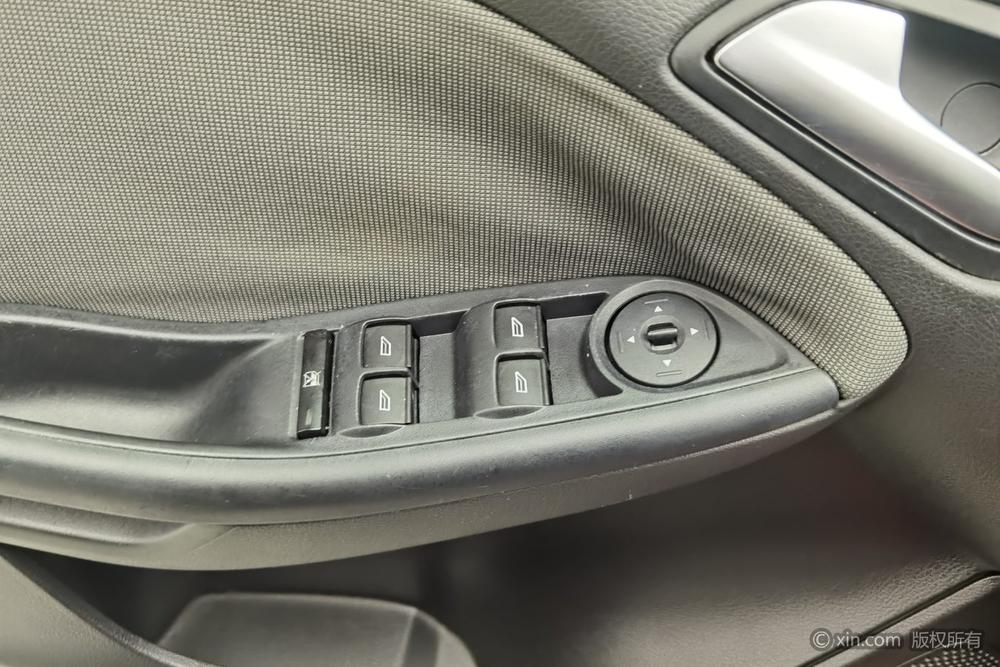 Ford Focus 2012 Hatchback 1.6L Automatic Comfort – фото 22