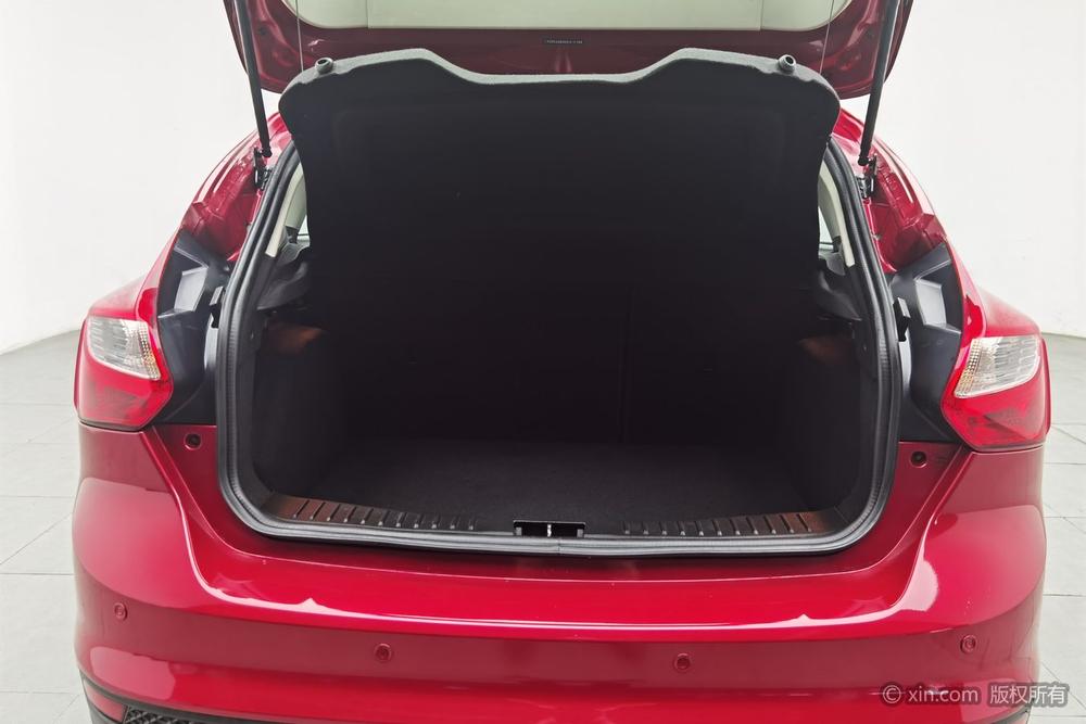Ford Focus 2012 Hatchback 1.6L Automatic Comfort – фото 23
