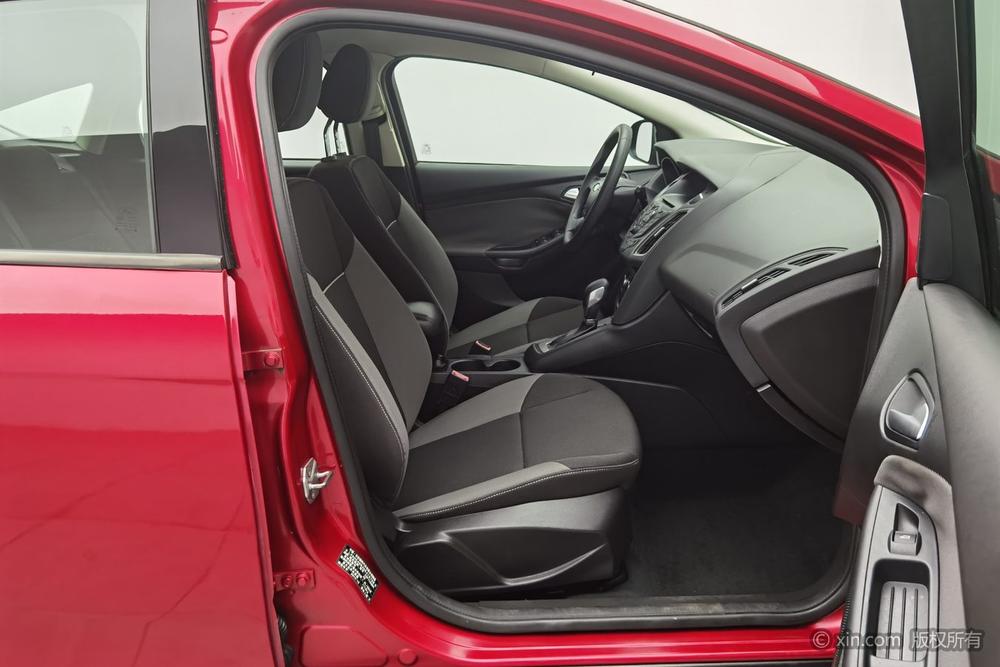 Ford Focus 2012 Hatchback 1.6L Automatic Comfort – фото 24