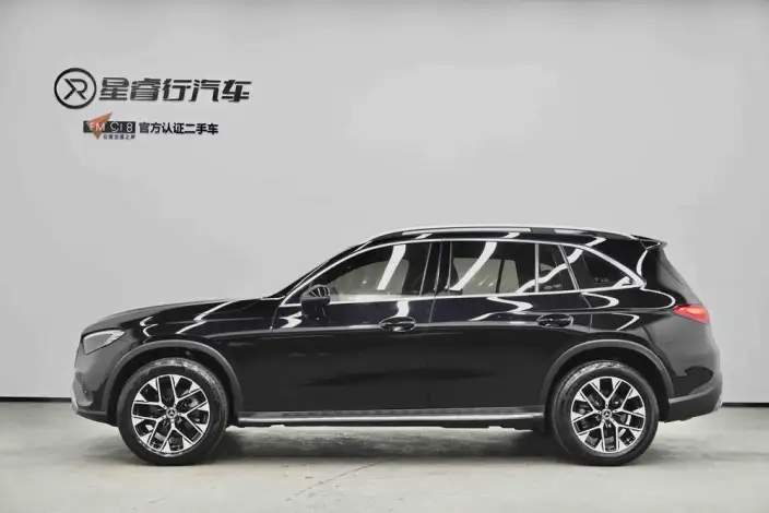 Mercedes-Benz GLC 2023 Model Facelift GLC 260 L 4MATIC Dynamic Model 5 seat – фото 3