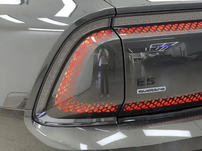 AUDI E5 Sportback 2026 Model Pioneer quattro Model – фото 9