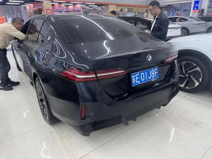 BMW 5 Series 2025 Model Facelift 530Li Exclusive Model M Sports Set – фото 3