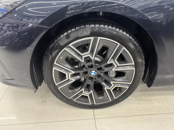 BMW 5 Series 2025 Model Facelift 530Li Exclusive Model M Sports Set – фото 5