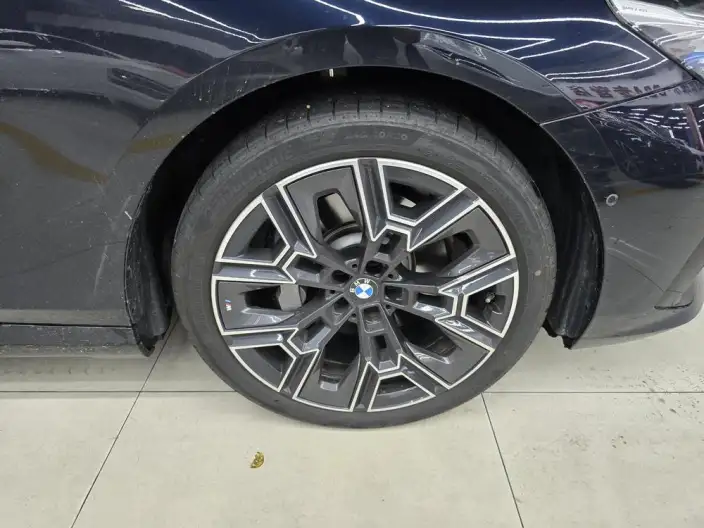 BMW 5 Series 2025 Model Facelift 530Li Exclusive Model M Sports Set – фото 5