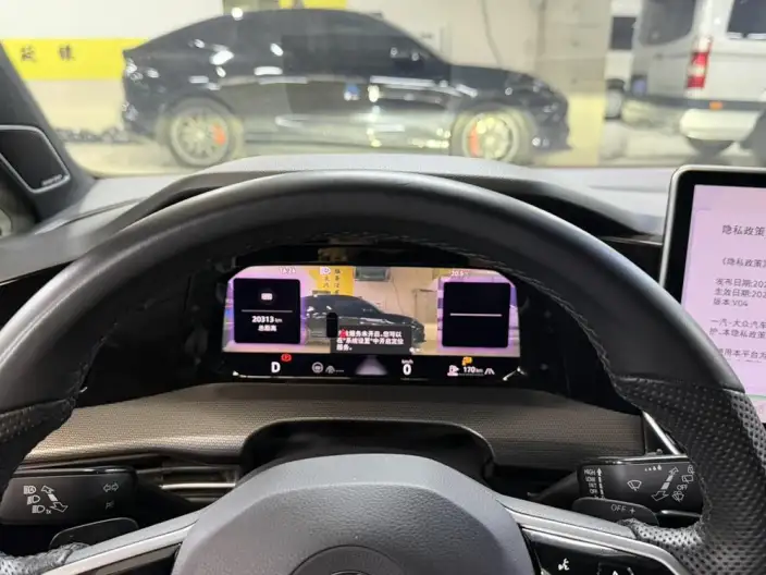 Volkswagen Golf 2025 Model 300TSI R-Line – фото 7