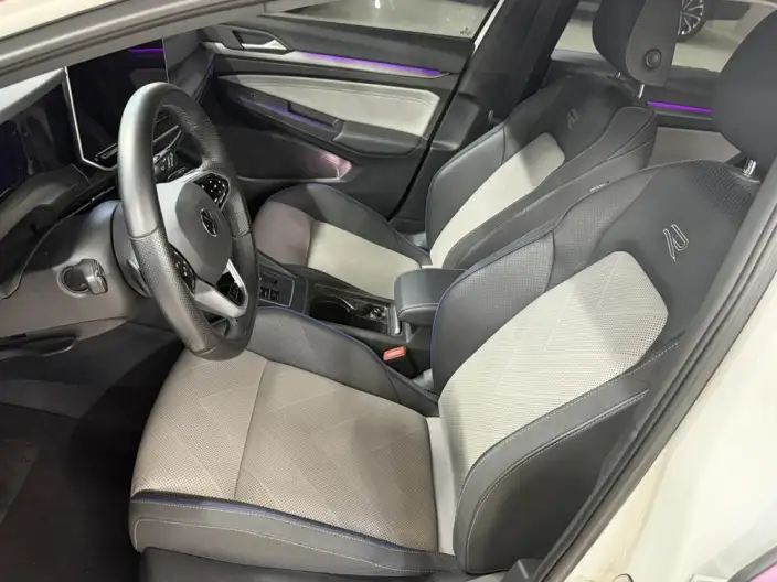 Volkswagen Golf 2025 Model 300TSI R-Line – фото 9