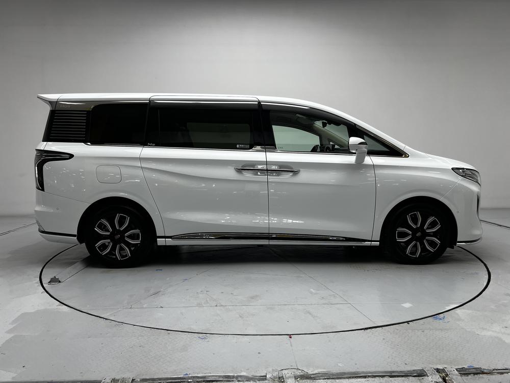 HONGQI HQ9 Модель 2022 года Flag Lead Edition – фото 8