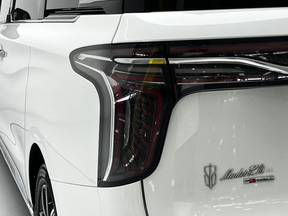 HONGQI HQ9 Модель 2022 года Flag Lead Edition – фото 13