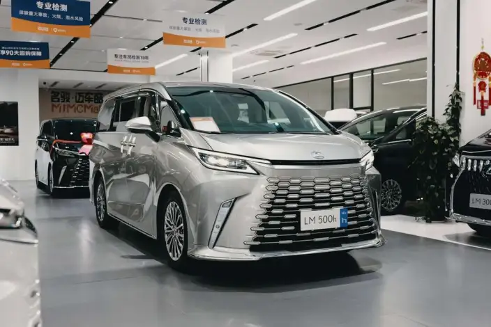 Lexus LM 2023 Model 500h DIRECT4 VI seat Respect Edition