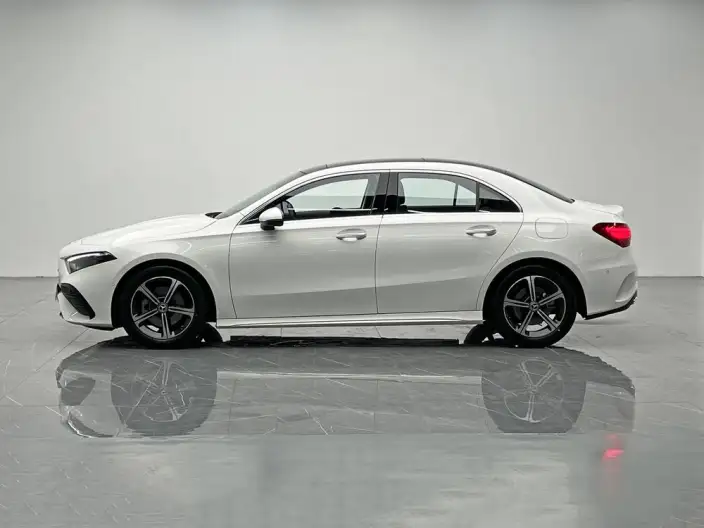 Mercedes-Benz A-class 2024 Model A 200 L Fashion Edition – фото 4