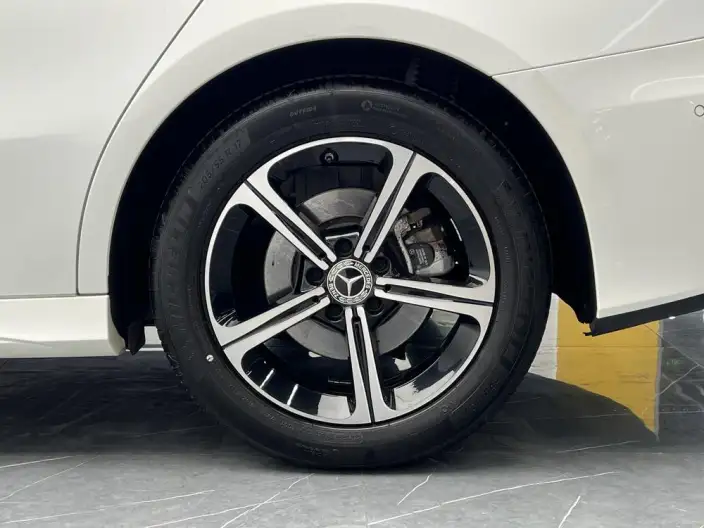 Mercedes-Benz A-class 2024 Model A 200 L Fashion Edition – фото 9