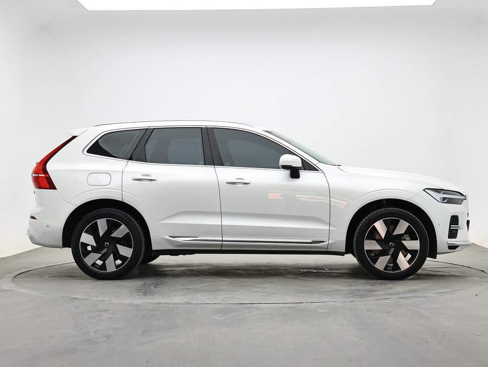 Volvo XC60 PHEV 2025 модификация T8 4WD Long Battery Li f e Pro Smart Range Deluxe Edition – фото 8